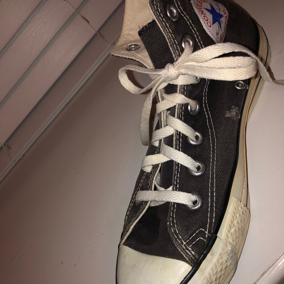 grey worn out Converse sneakers - Picture 3 of 3